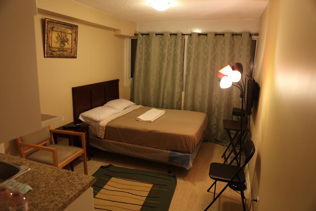 Alisa Guest Suites Toronto Room photo